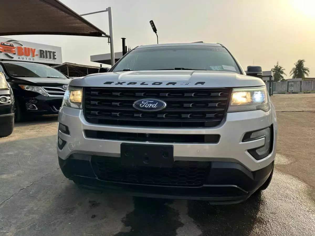 Ford Explorer   - 2017