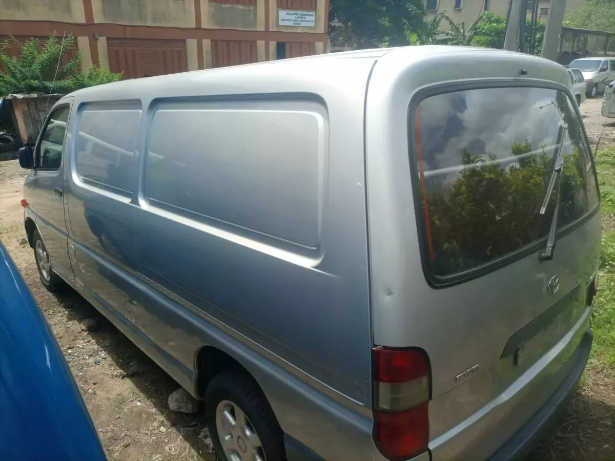 Toyota Hiace   - 2003