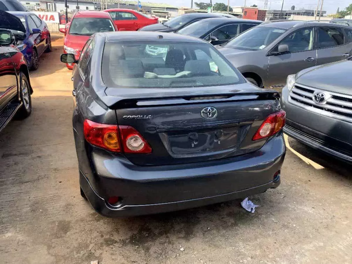 Toyota Corolla   - 2010