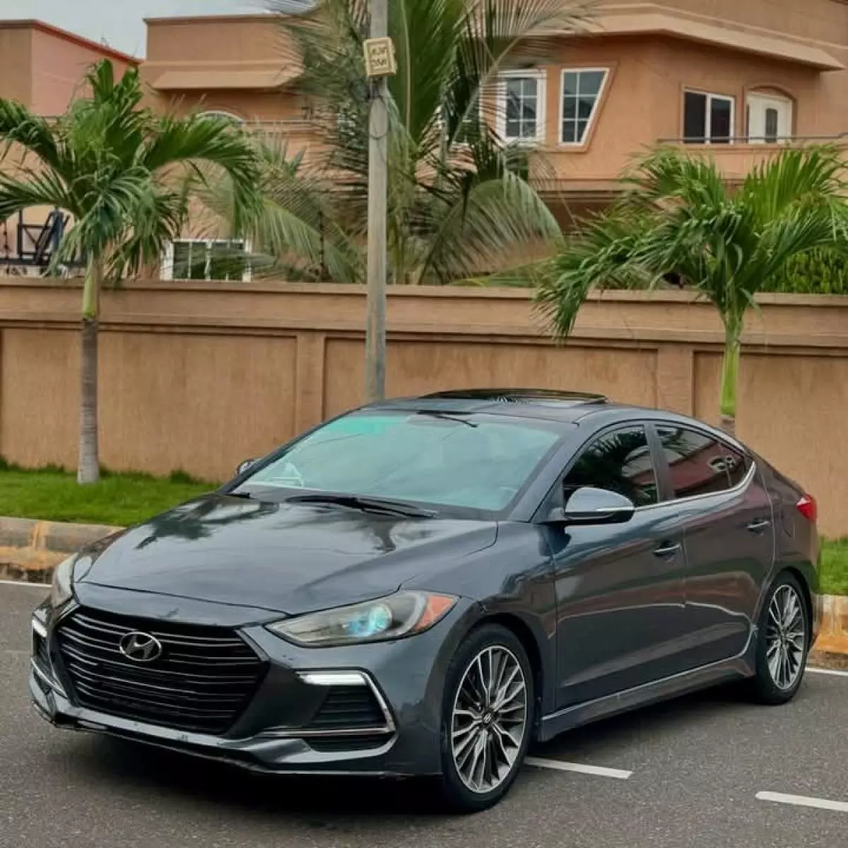 Hyundai Elantra   - 2018