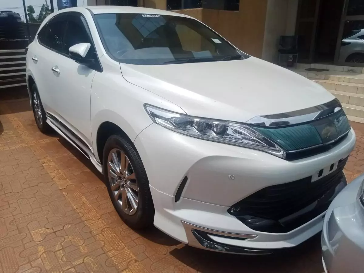 Toyota Harrier   - 2016