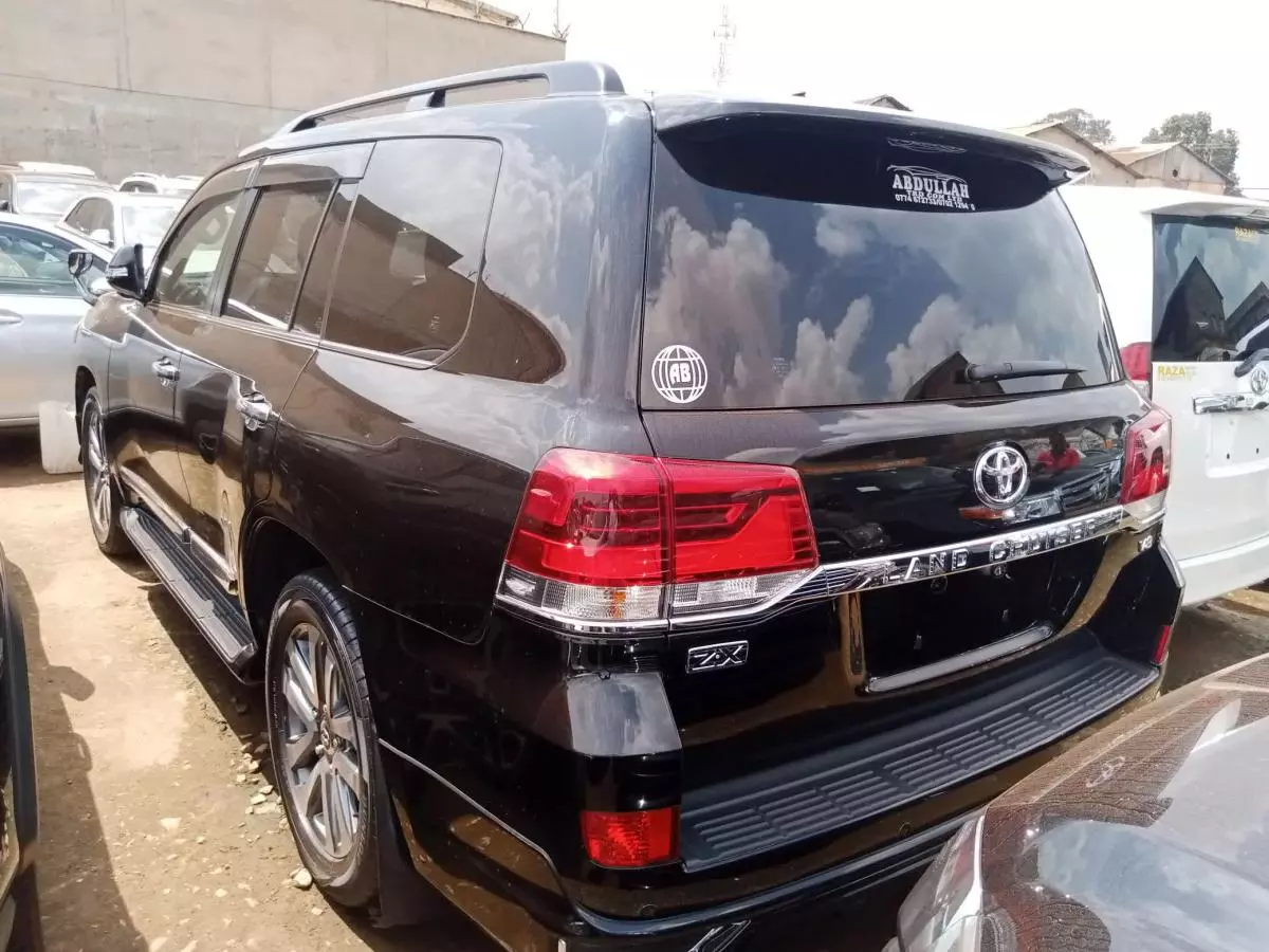 Toyota Landcruiser  V8   - 2015