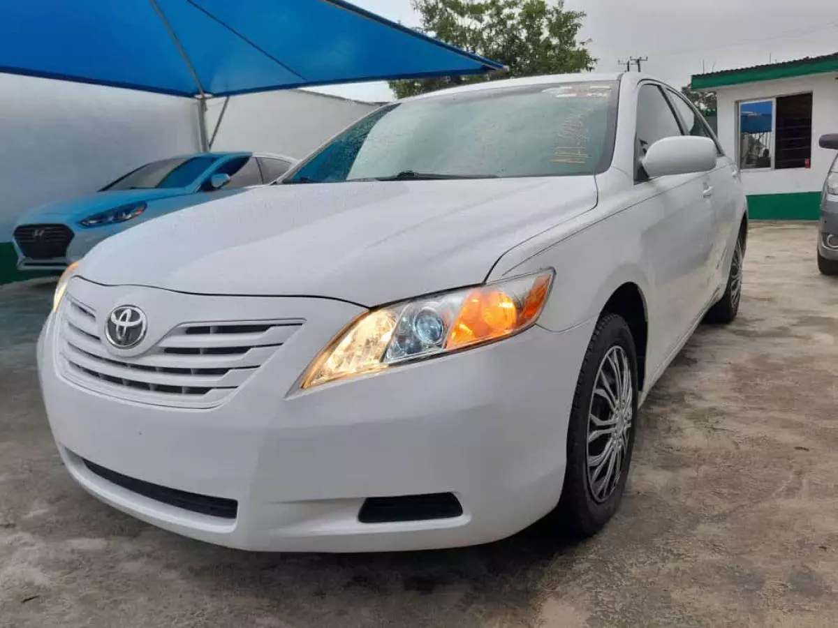 Toyota Camry   - 2009