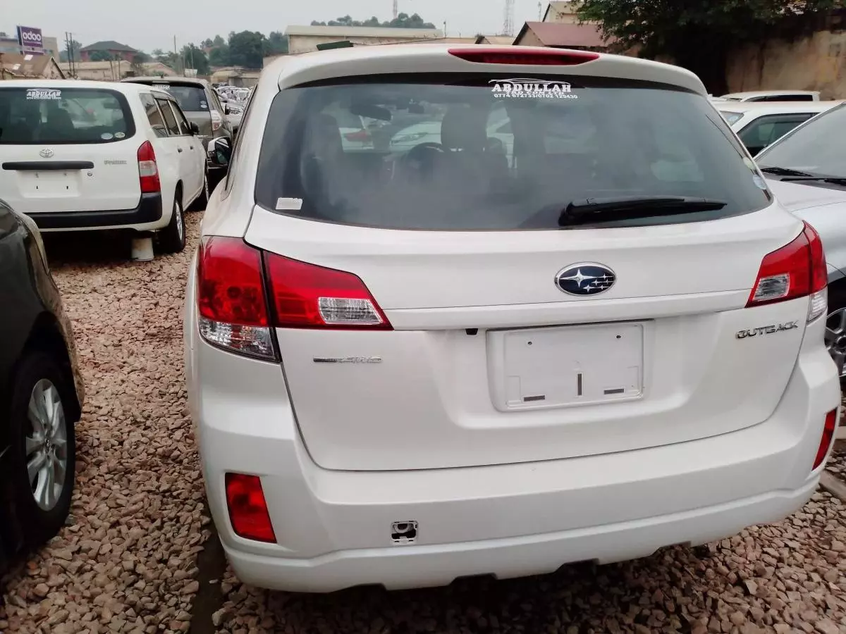 Subaru Outback   - 2010