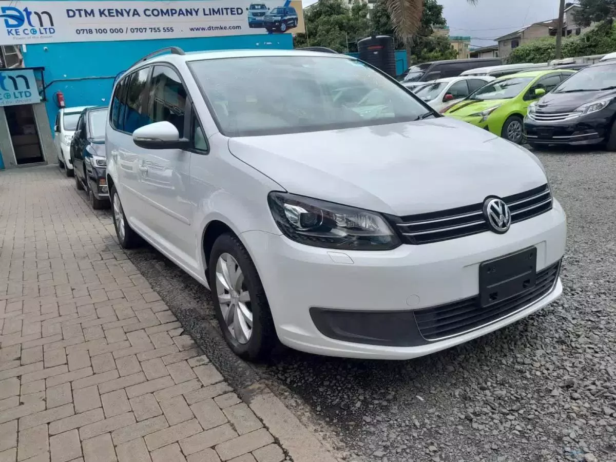 Volkswagen Touran   - 2016