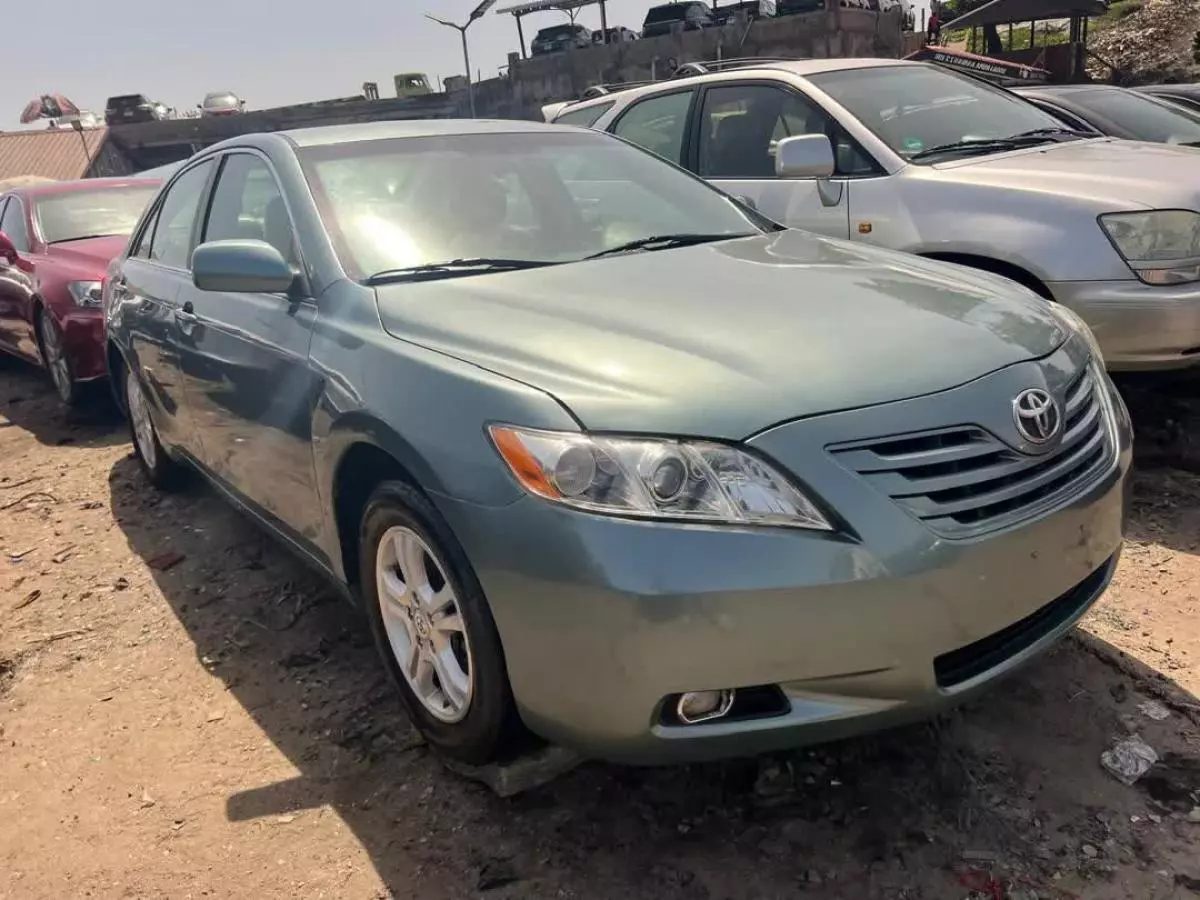 Toyota Camry   - 2009