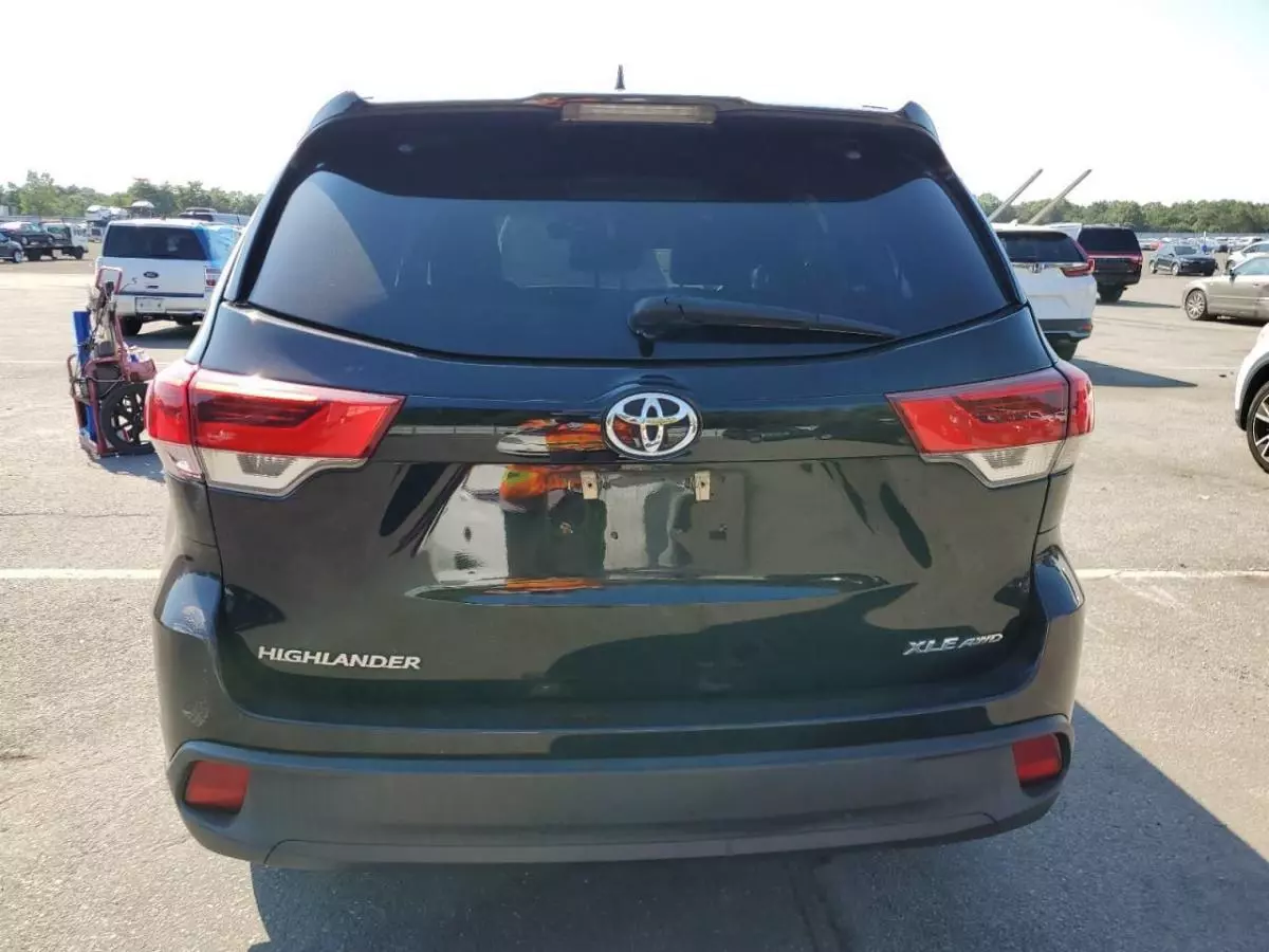 Toyota Highlander   - 2019