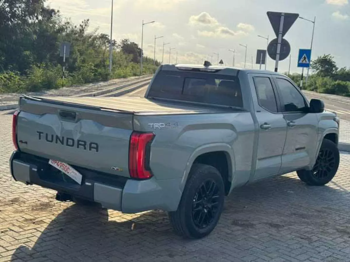 Toyota Tundra   - 2024