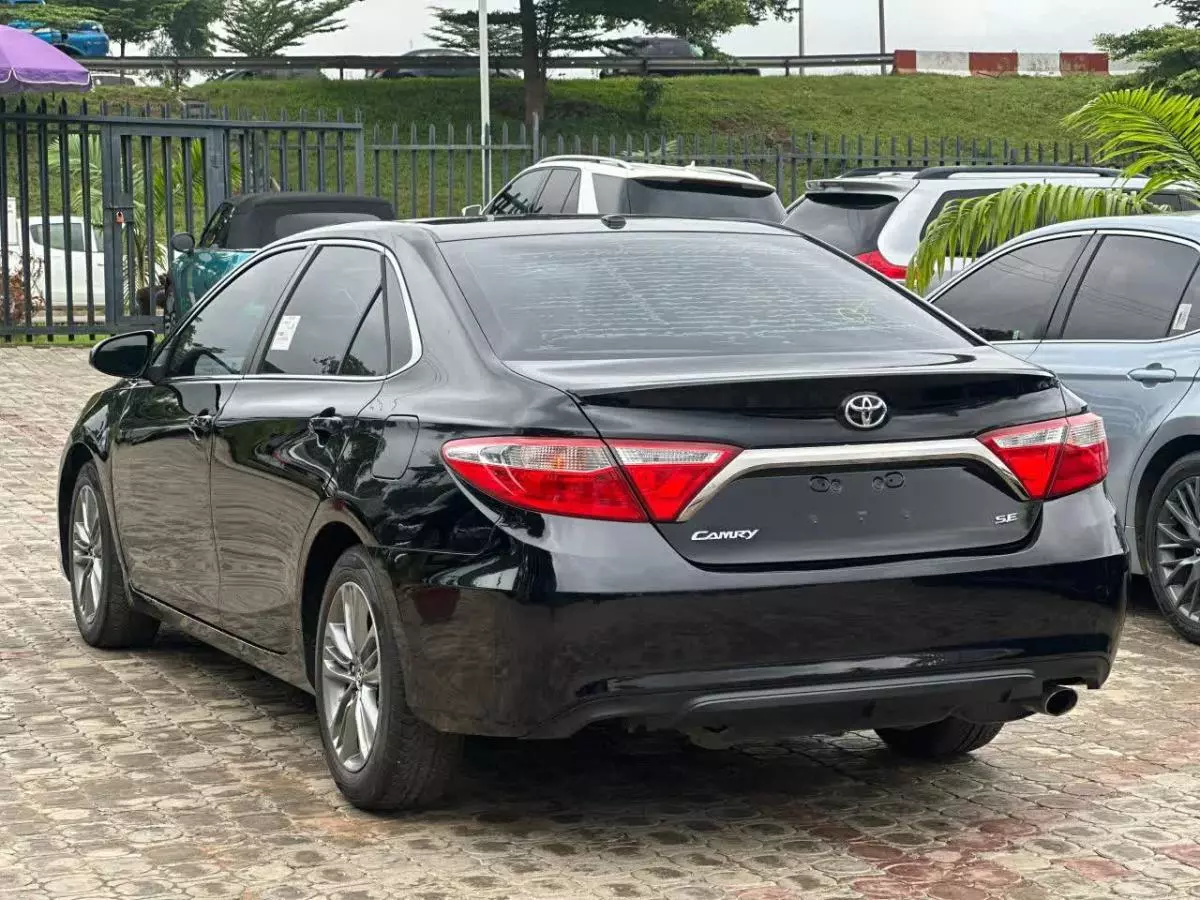 Toyota Camry   - 2015