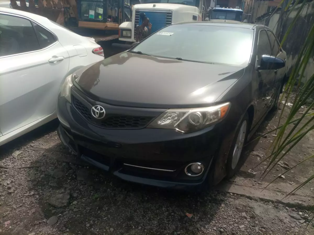 Toyota Camry   - 2012