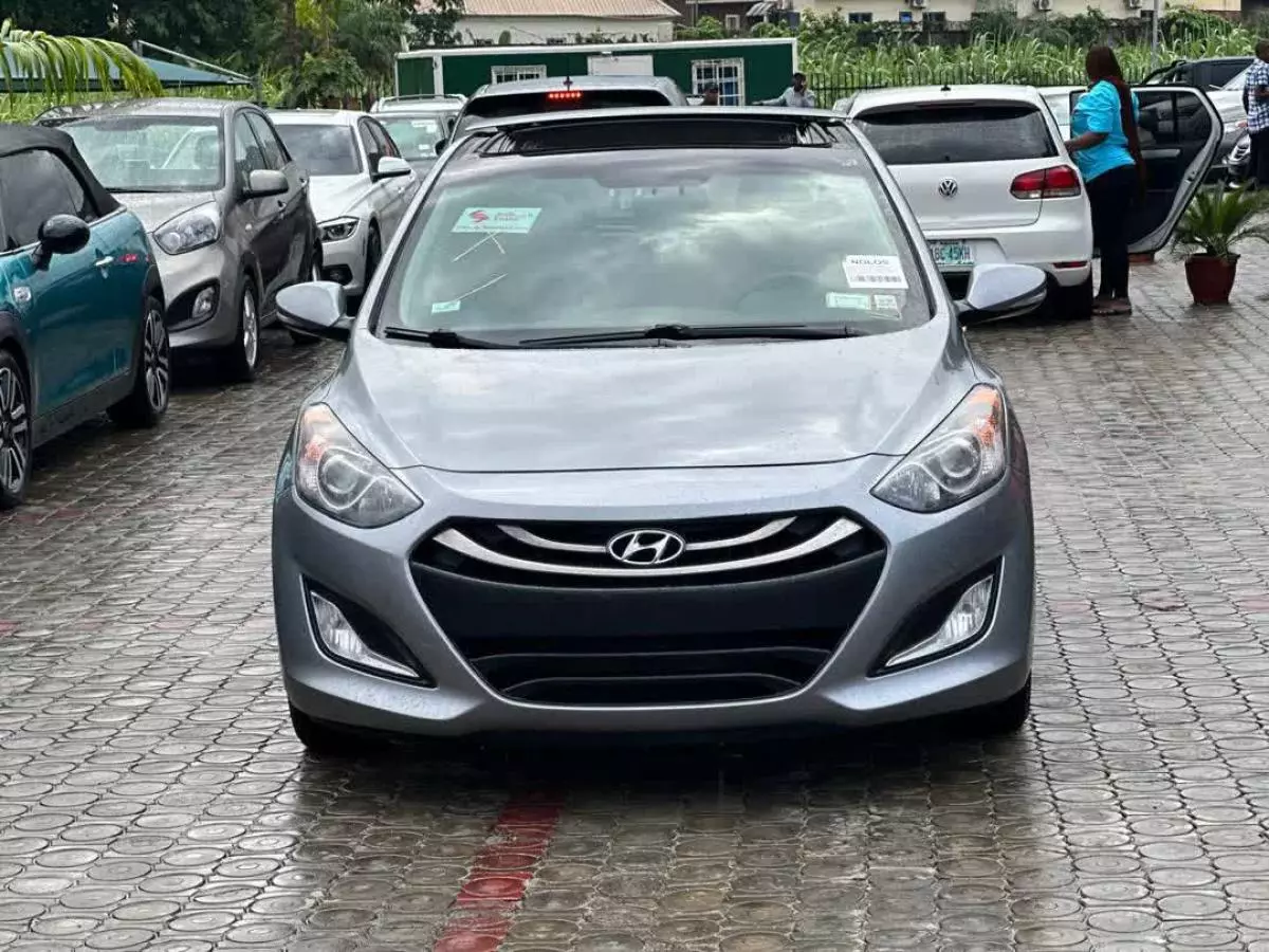 Hyundai Elantra   - 2014