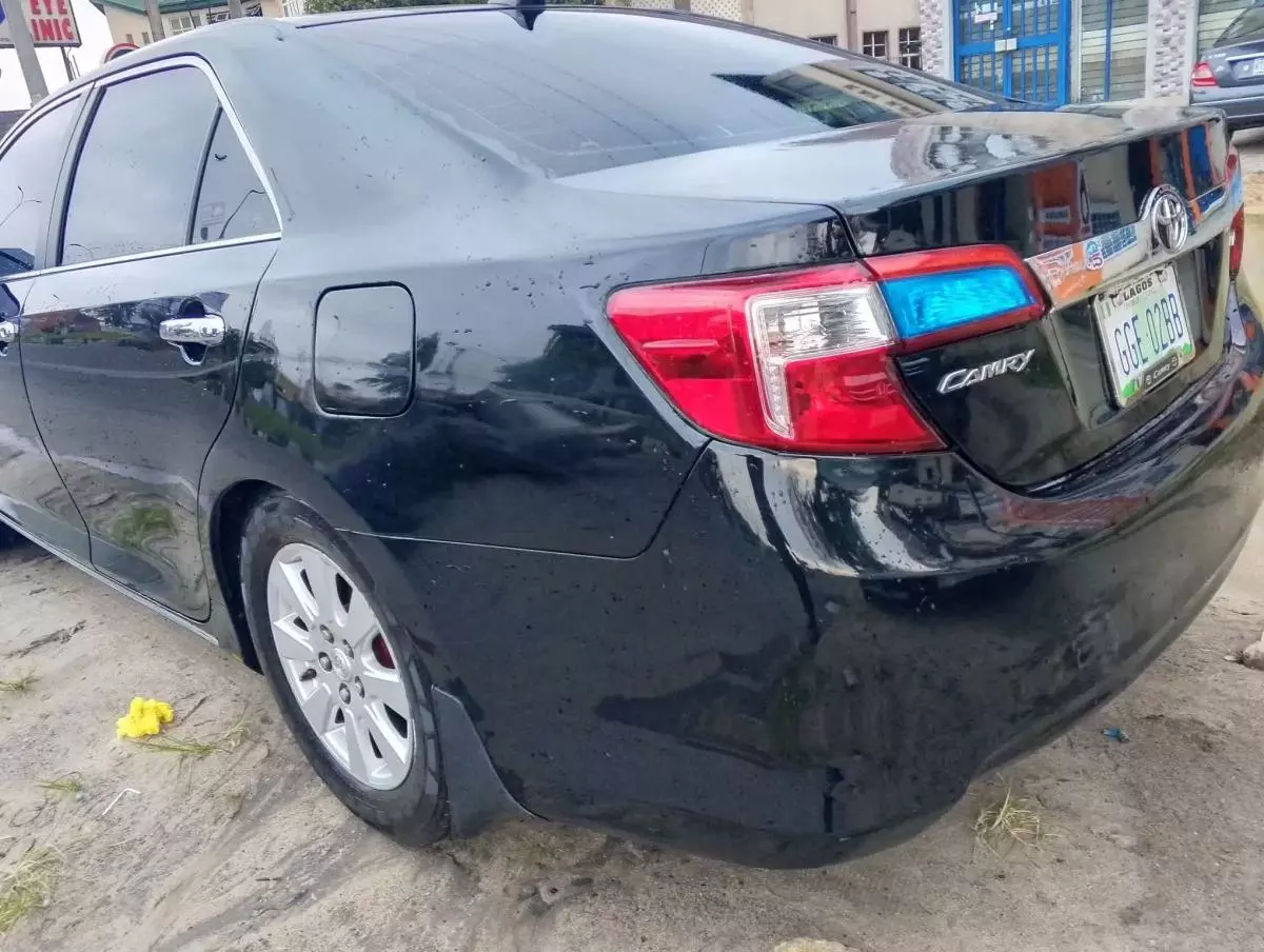 Toyota Camry   - 2012