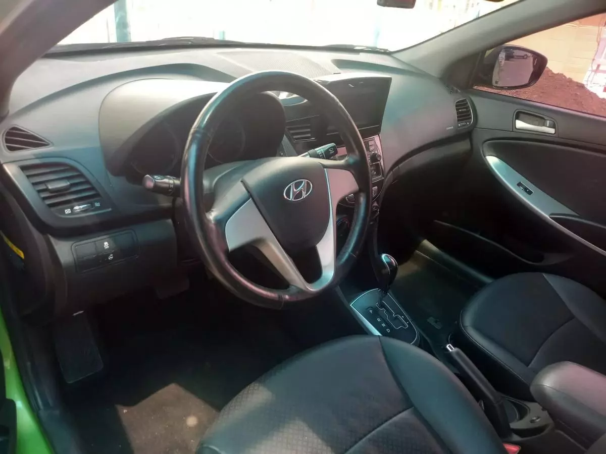 Hyundai Accent - 2015