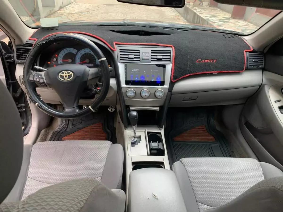 Toyota Camry   - 2011