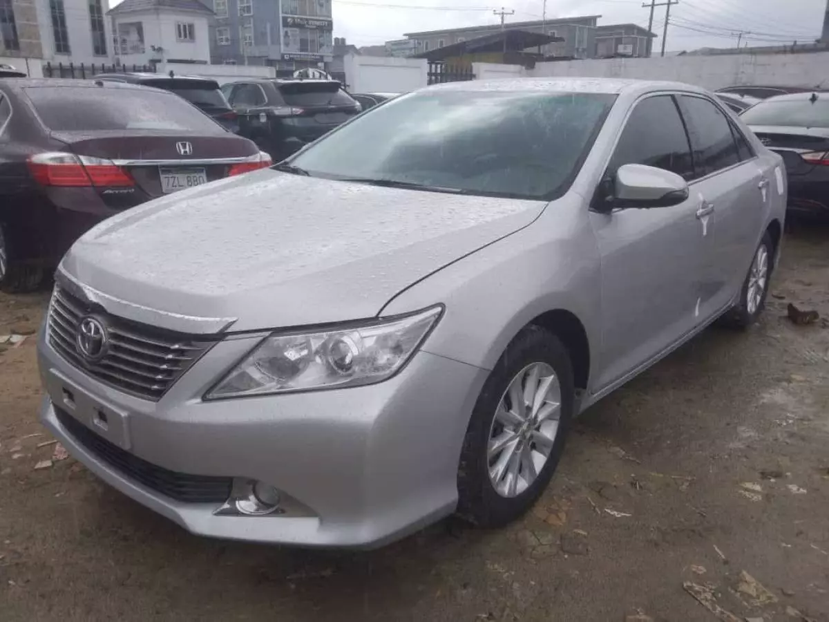 Toyota Camry   - 2014