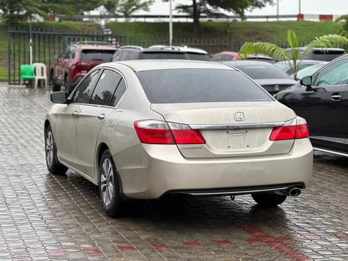 Honda Accord   - 2015