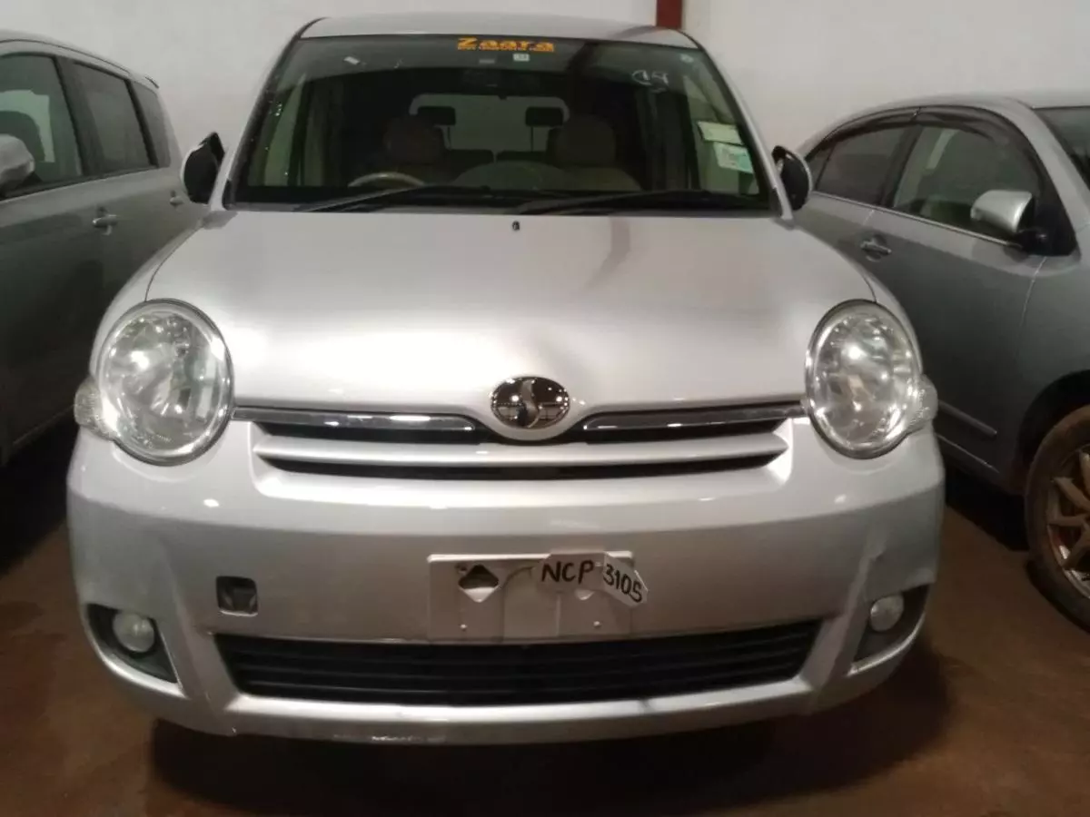 Toyota Sienta   - 2009