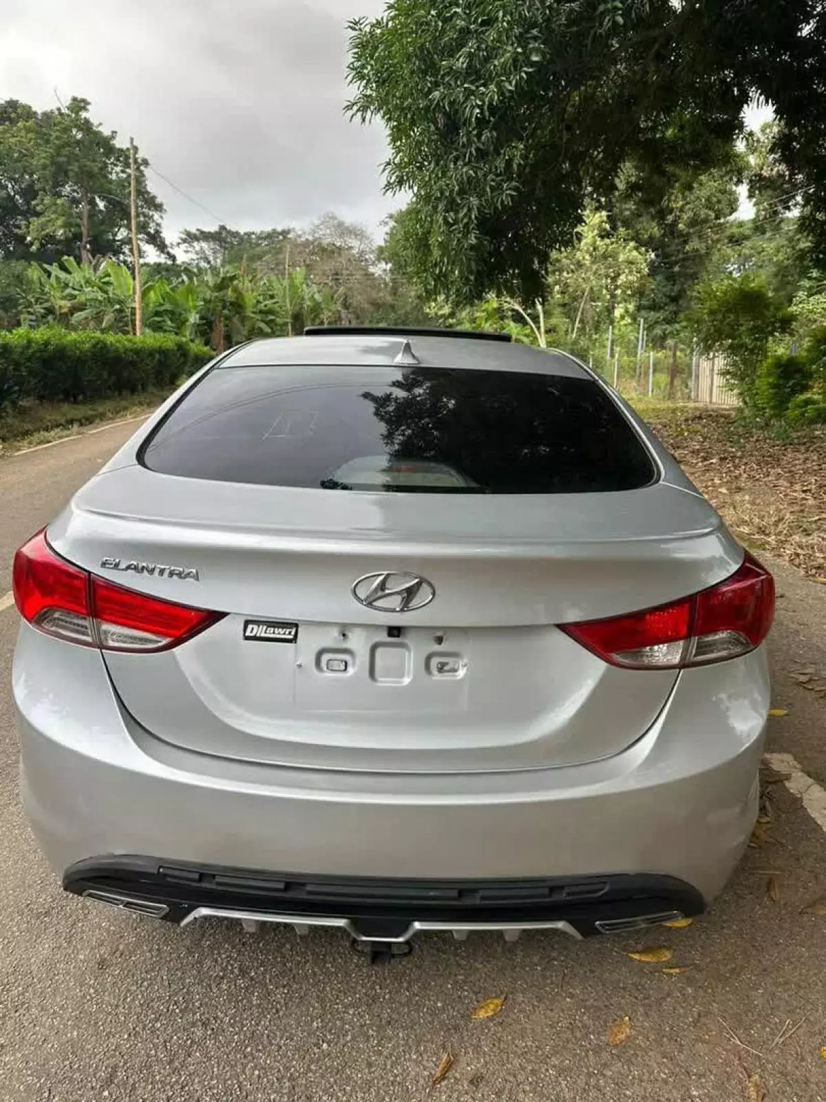 Hyundai Elantra   - 2012