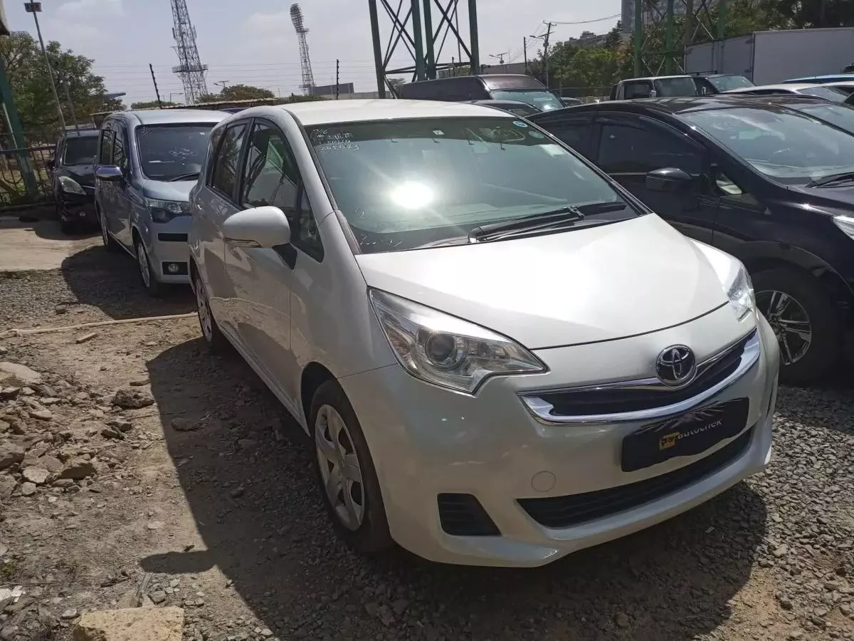 Toyota Ractis - 2015