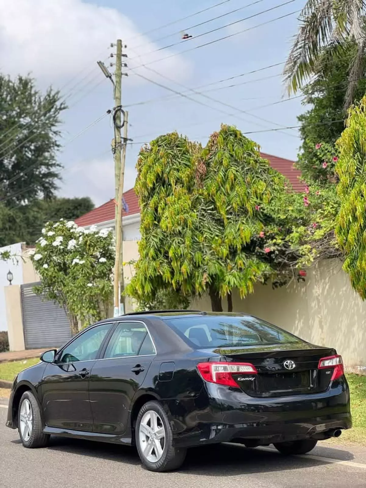 Toyota Camry   - 2014