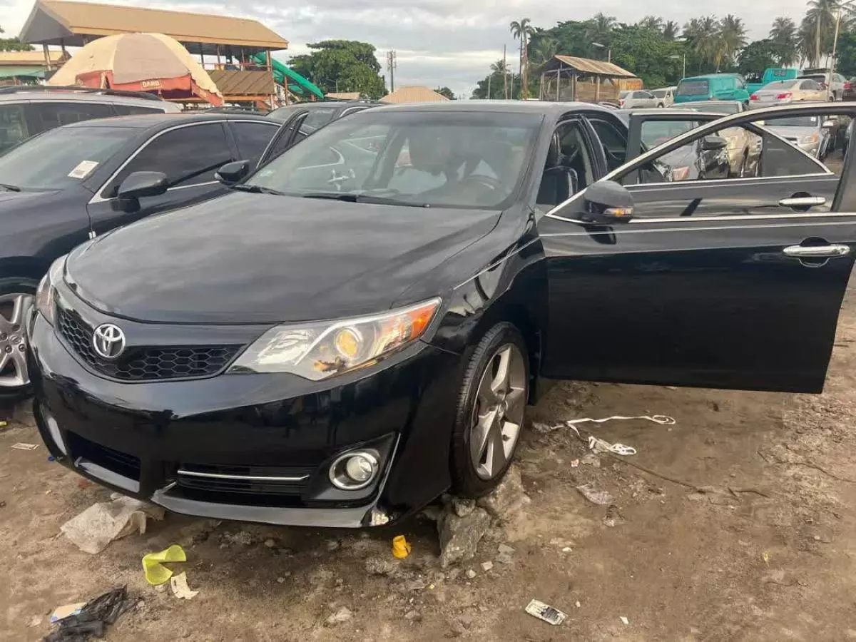 Toyota Camry   - 2013