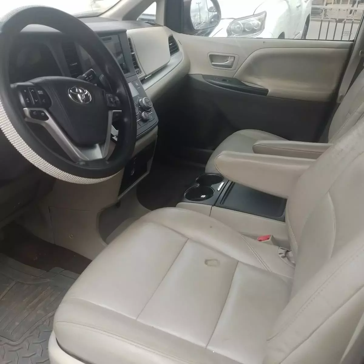 Toyota Sienna   - 2015