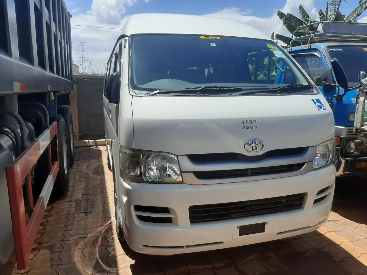 Toyota Hiace   - 2010