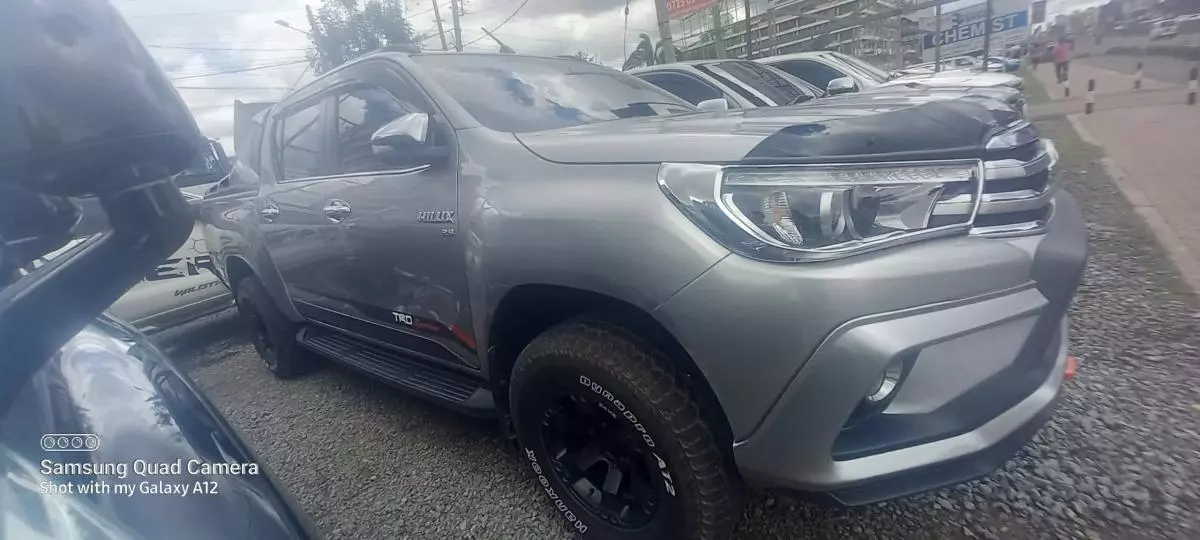 Toyota Hilux Revo    - 2016