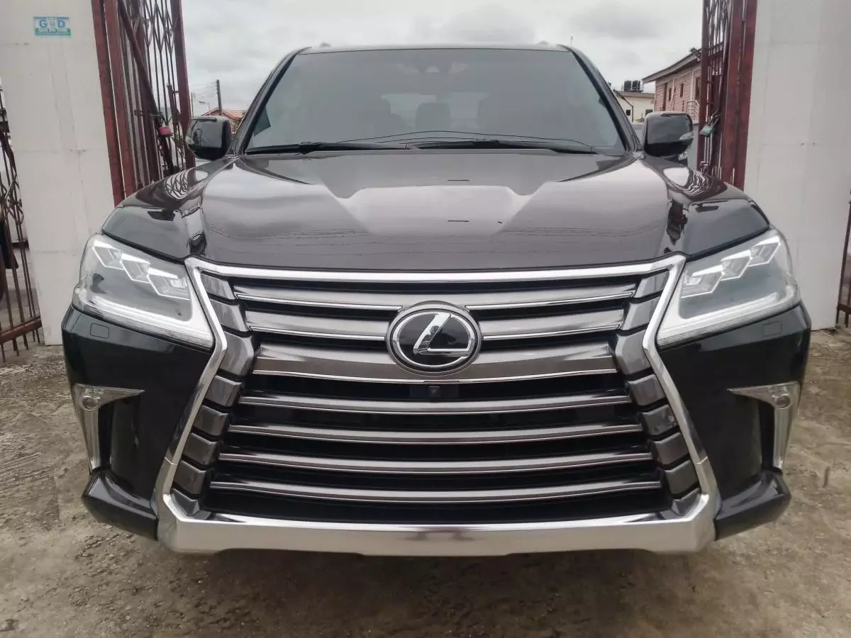 Lexus LX 570   - 2017