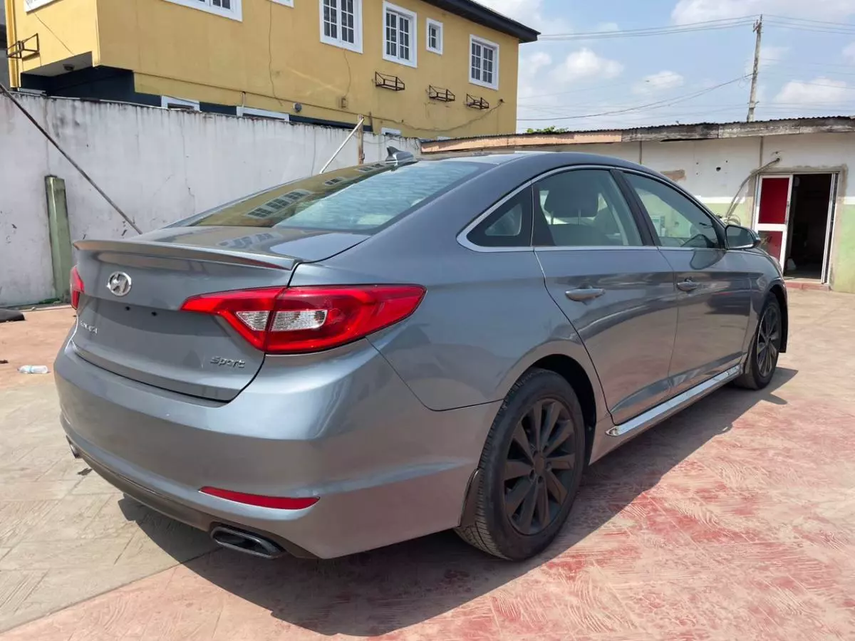 Hyundai Sonata   - 2015