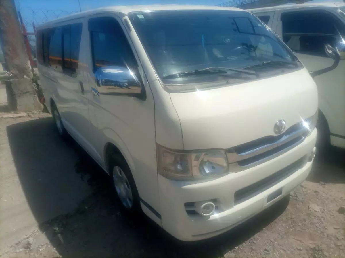 Toyota Hiace   - 2010