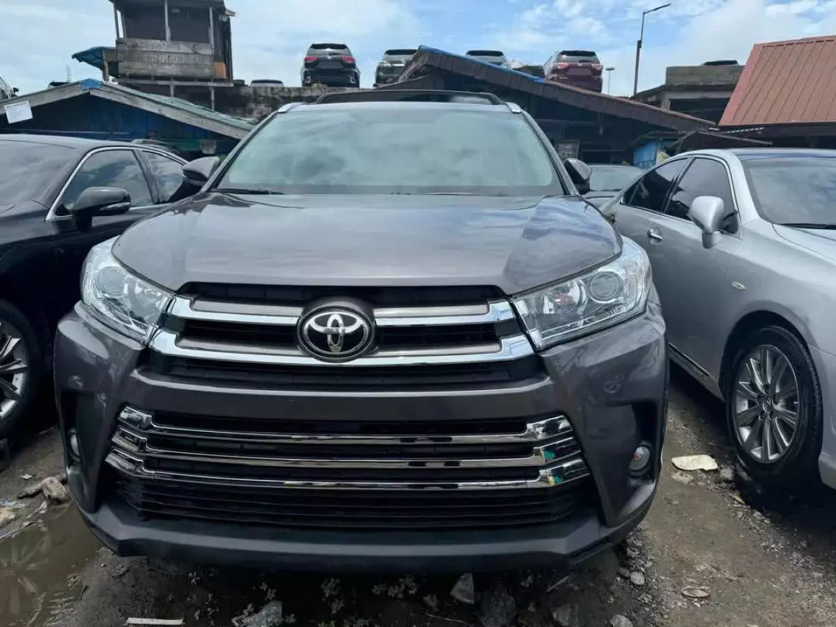 Toyota Highlander   - 2016