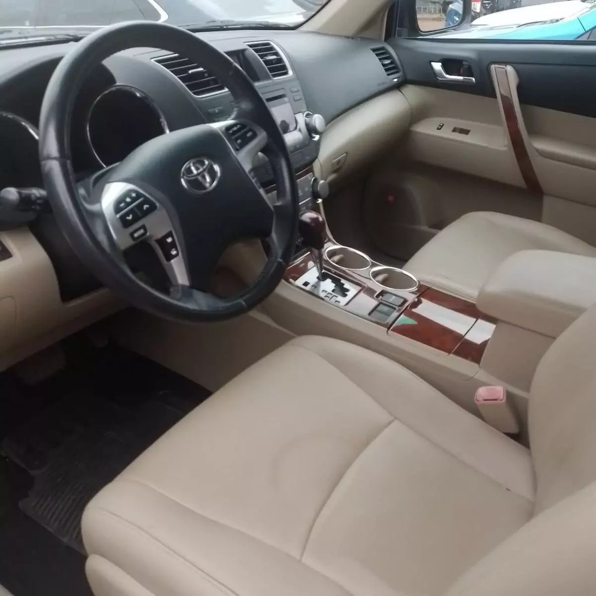 Toyota Highlander   - 2012