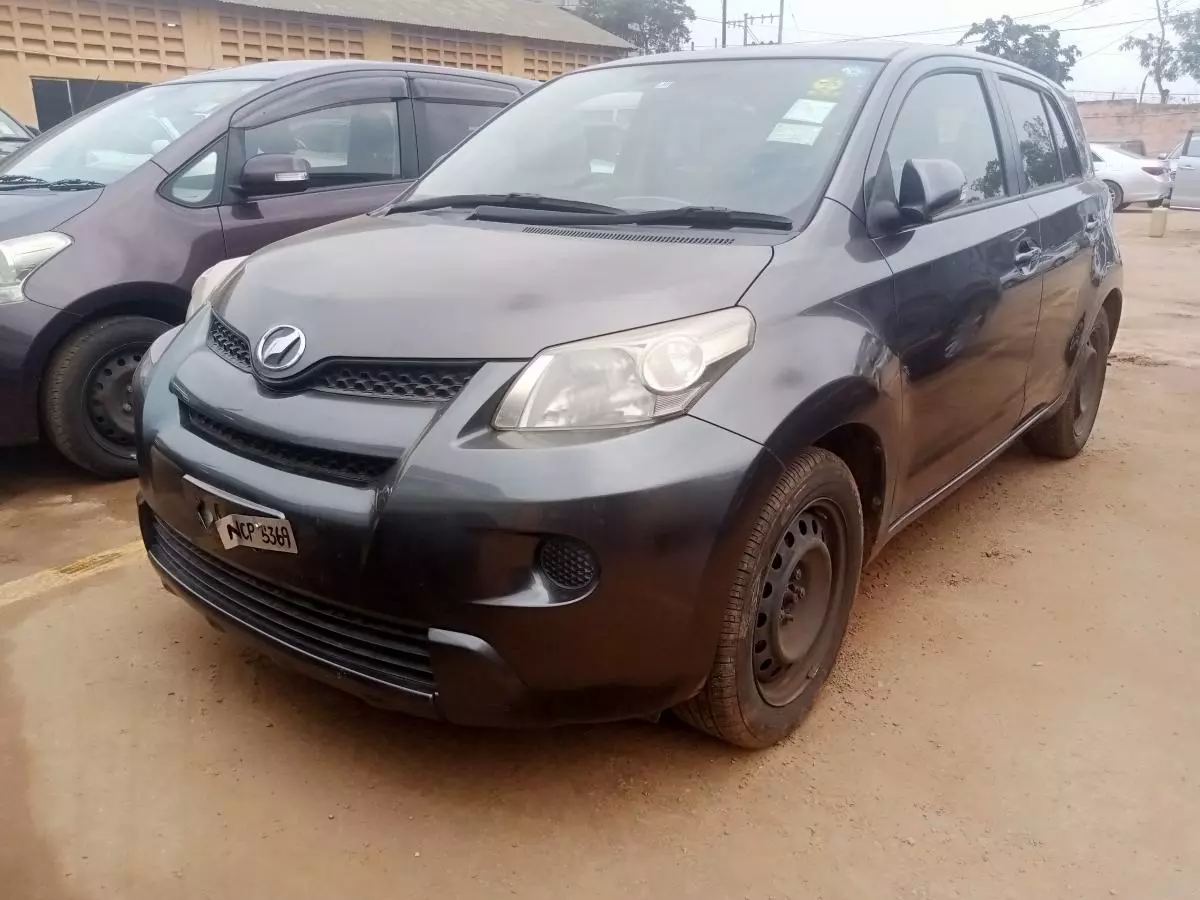 Toyota Ist    - 2011