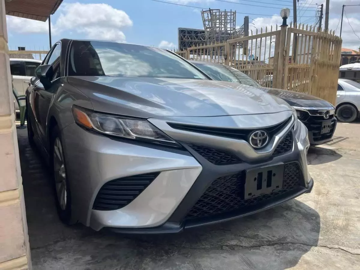 Toyota Camry   - 2018