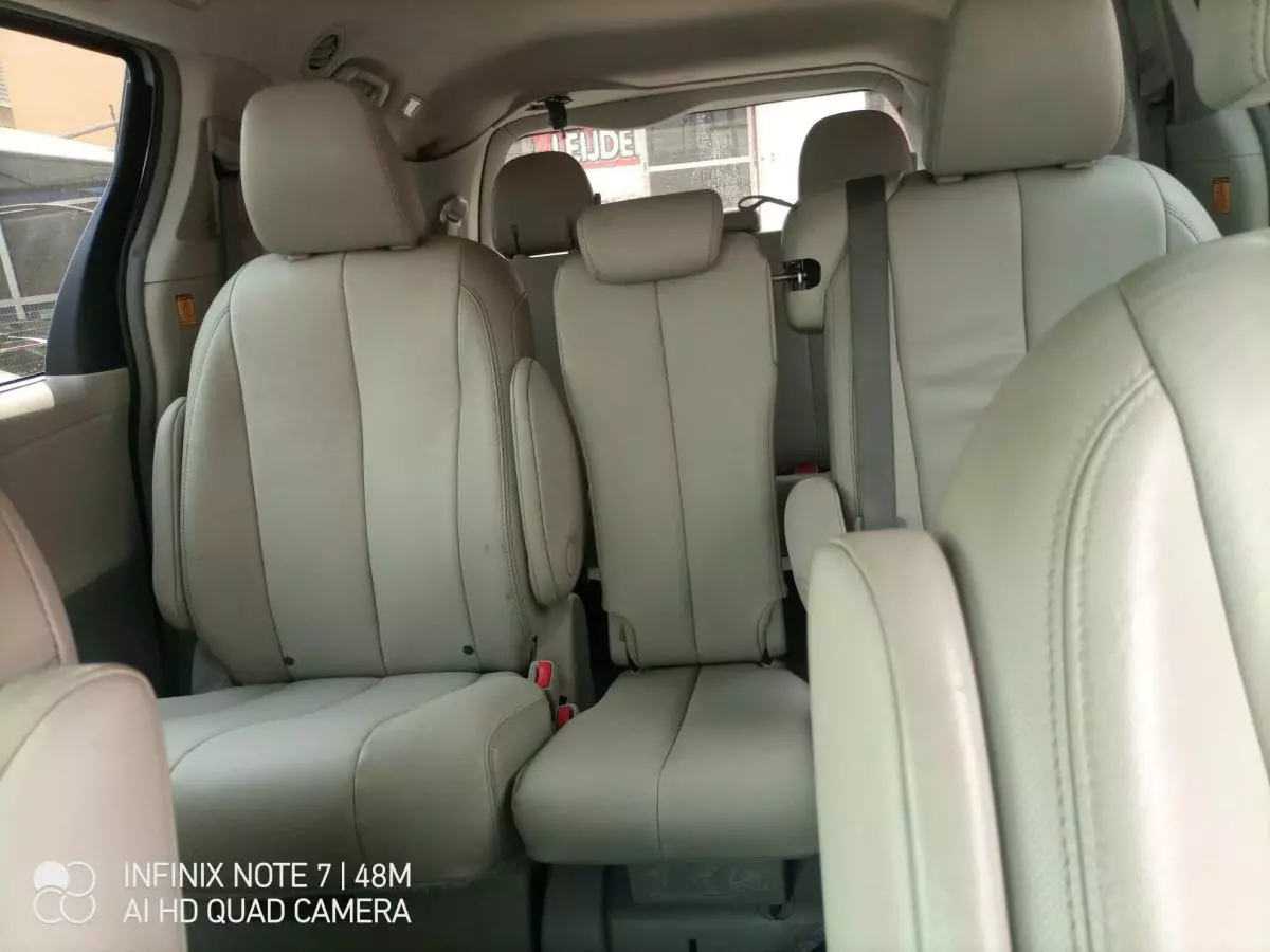 Toyota Sienna - 2013