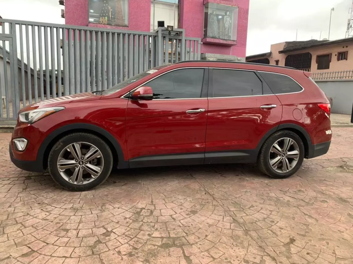 Hyundai Santa Fe   - 2013