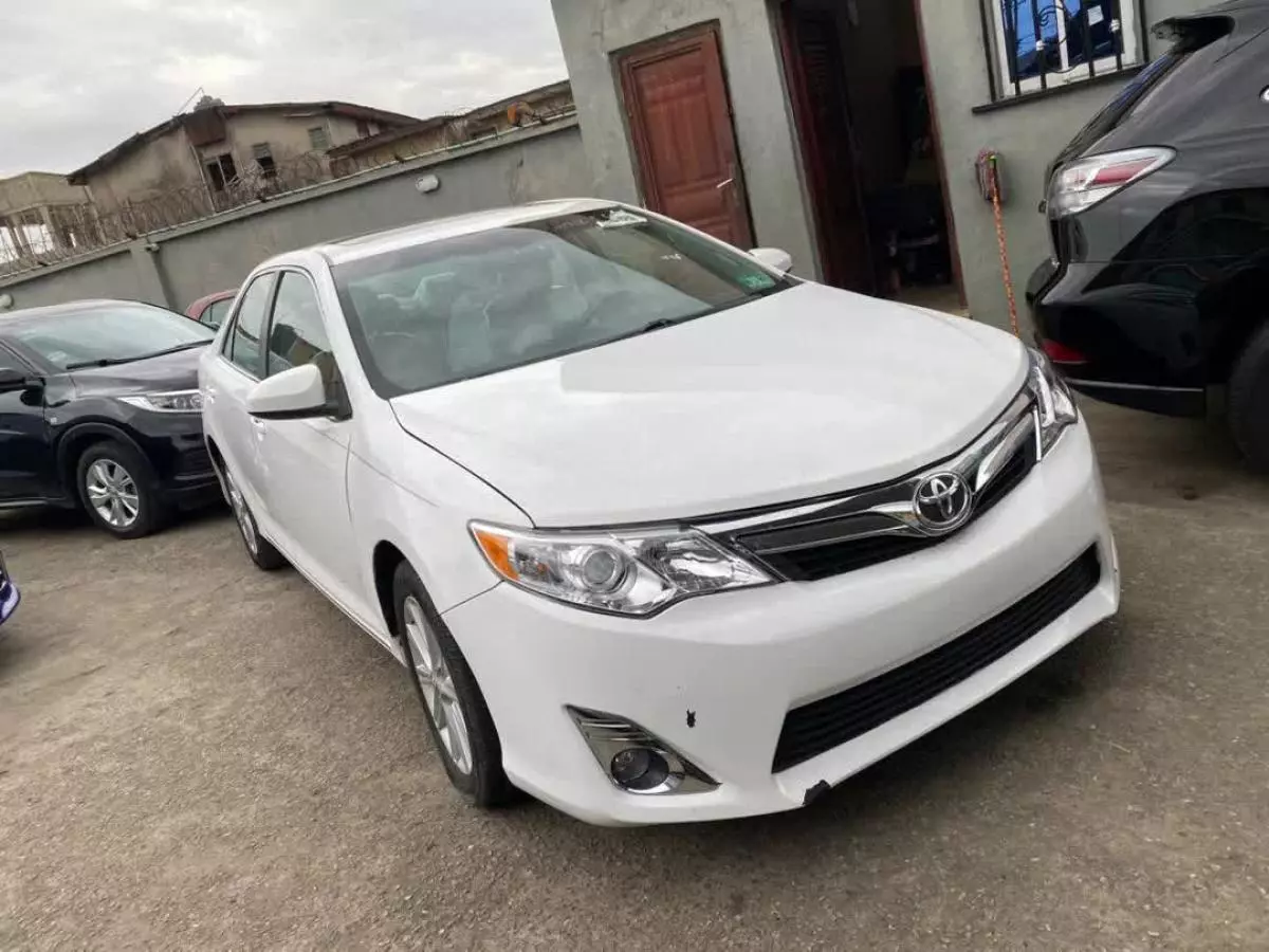 Toyota Camry   - 2012