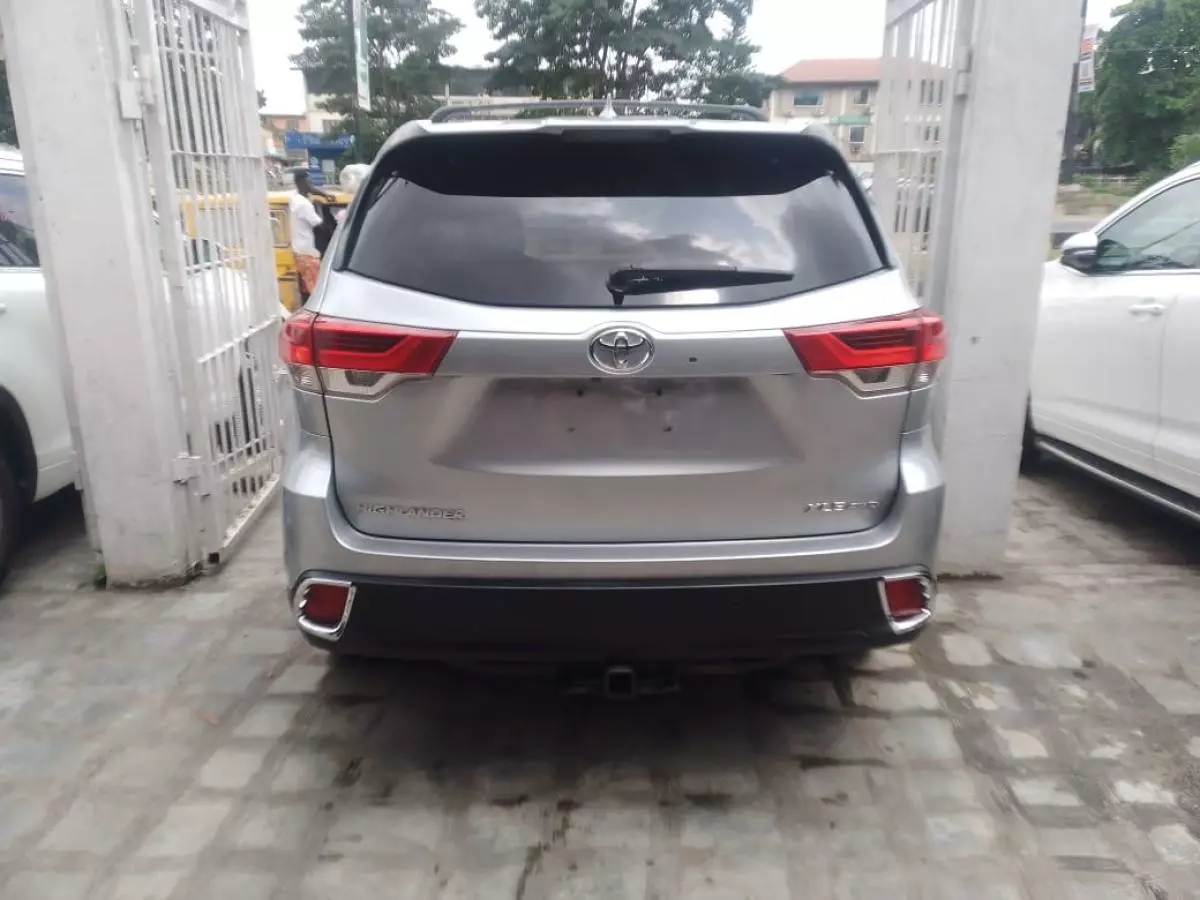 Toyota Highlander   - 2018