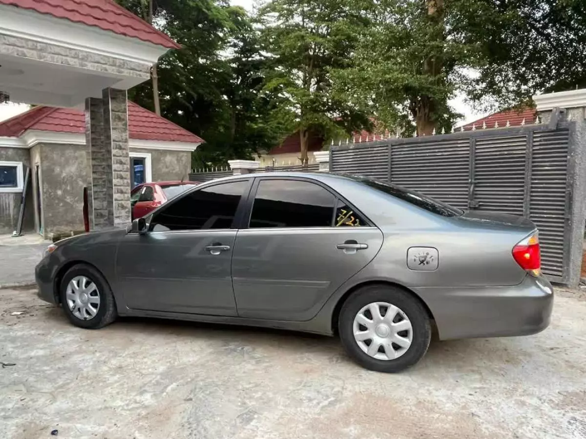 Toyota Camry   - 2006