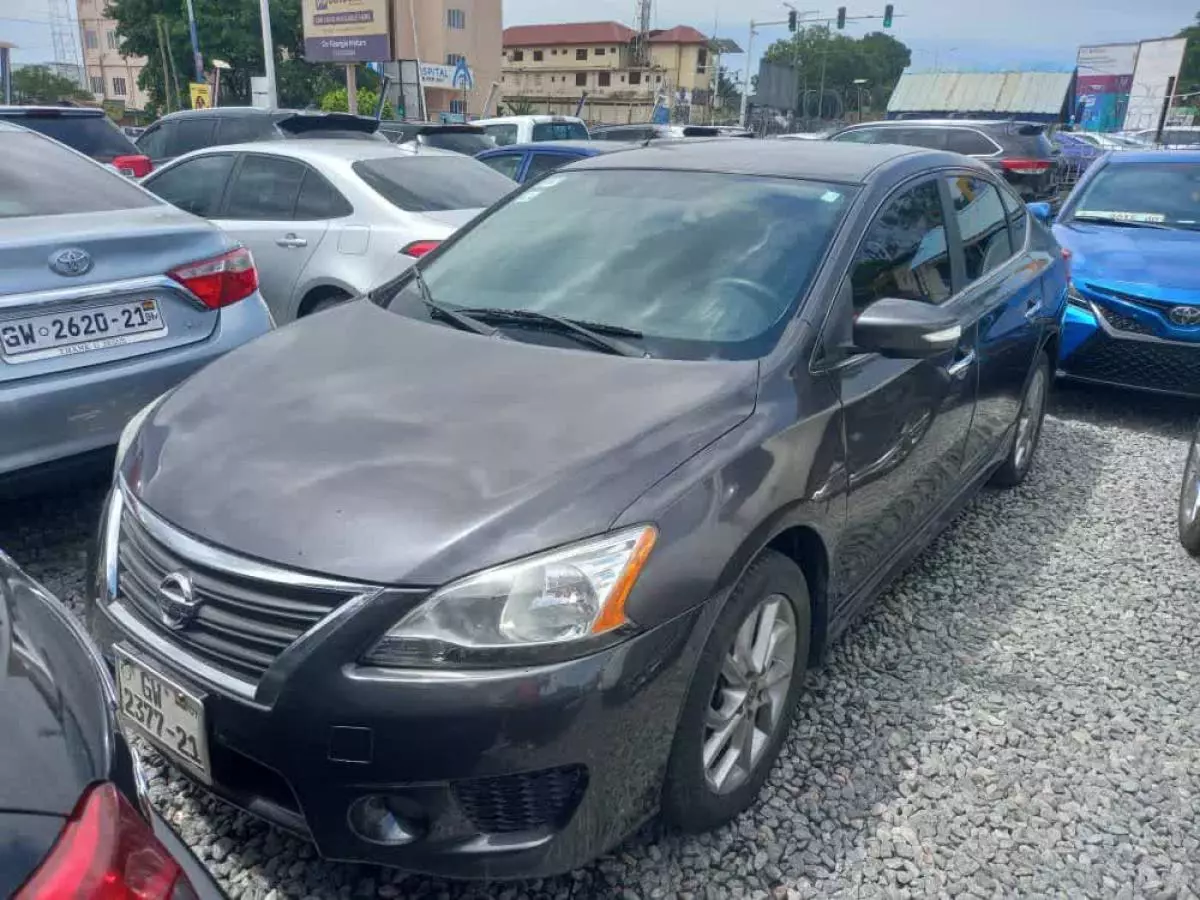 Nissan Sentra   - 2015