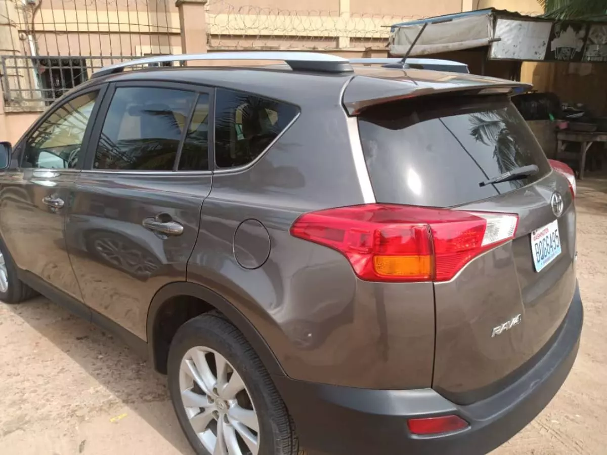 Toyota RAV 4   - 2015