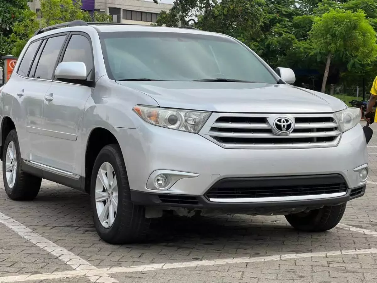 Toyota Highlander   - 2012