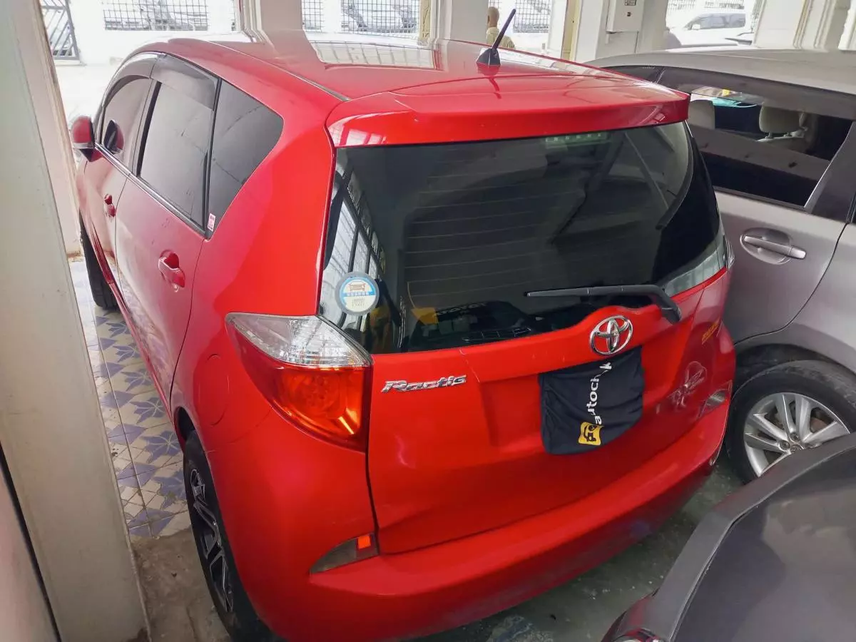 Toyota Ractis - 2013