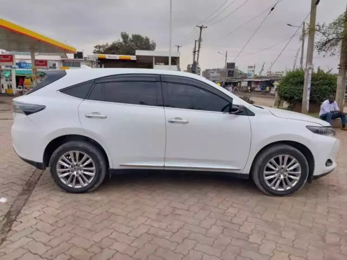 Toyota Harrier   - 2013