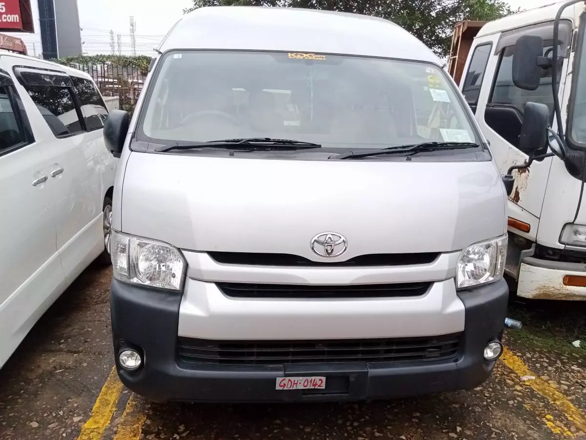 Toyota Hiace   - 2015