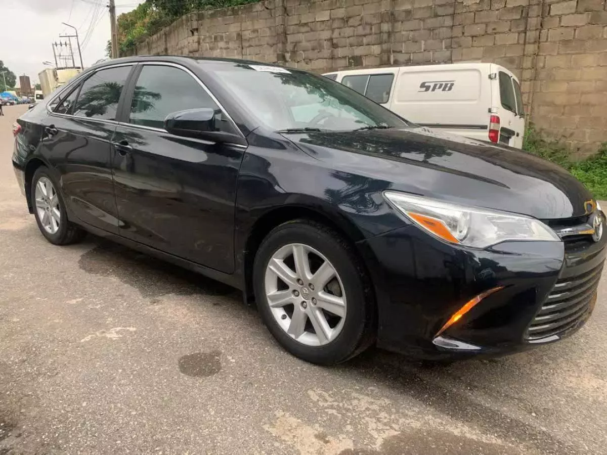 Toyota Camry   - 2016