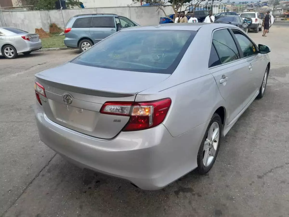 Toyota Camry   - 2012