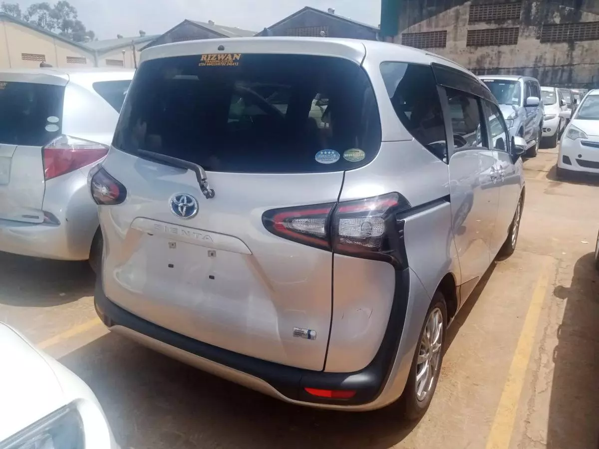 Toyota Sienta Hybrid    - 2015