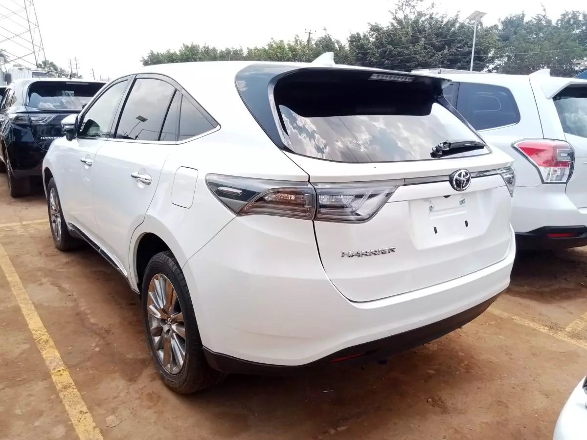 Toyota Harrier   - 2017